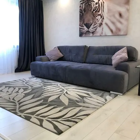 Lux On Biruzova Apartment